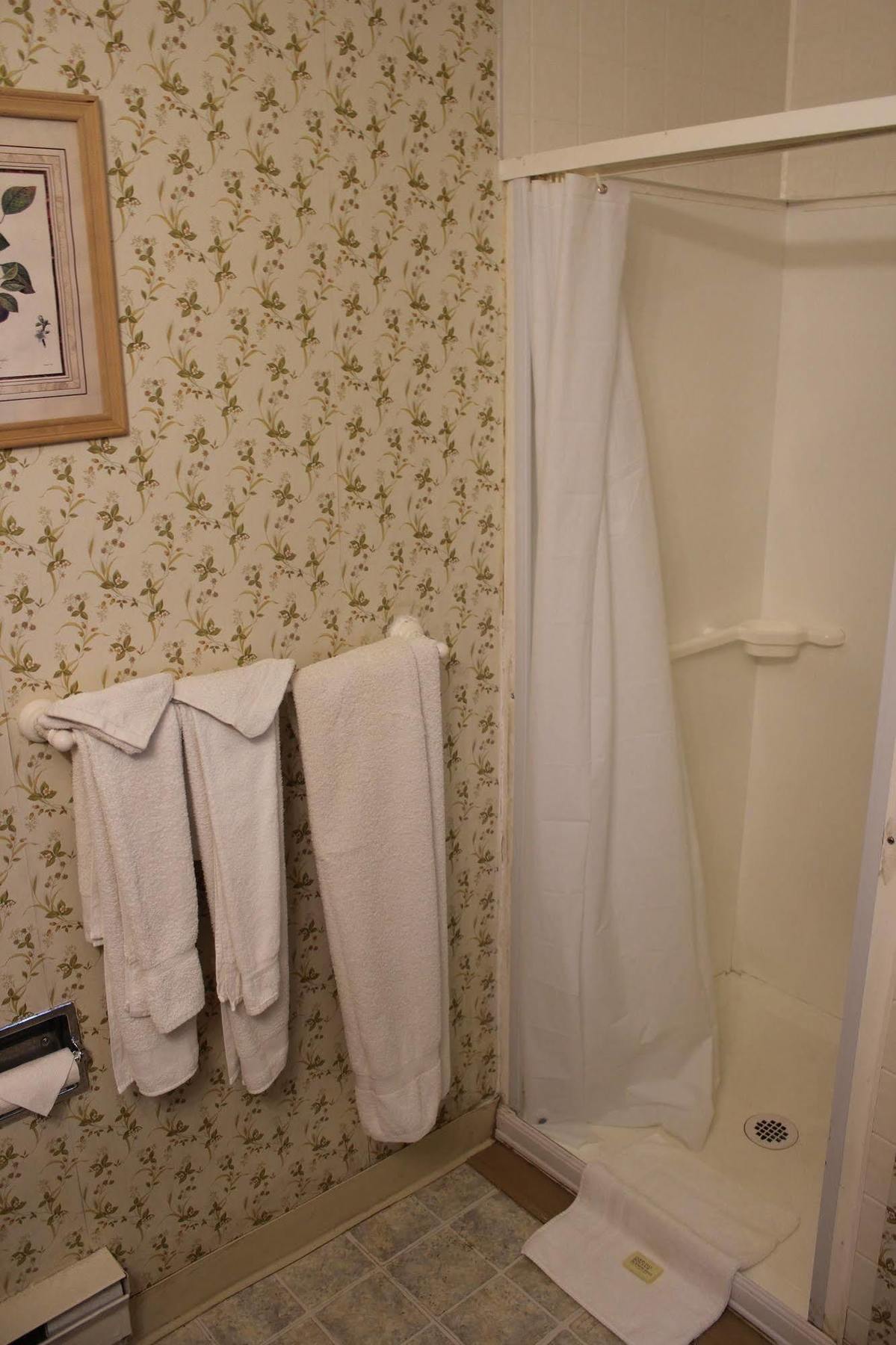 Sea Breeze Inn Hyannis Port Eksteriør bilde